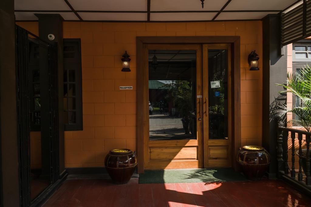The Manor Hotel Nyaung Shwe Exterior foto